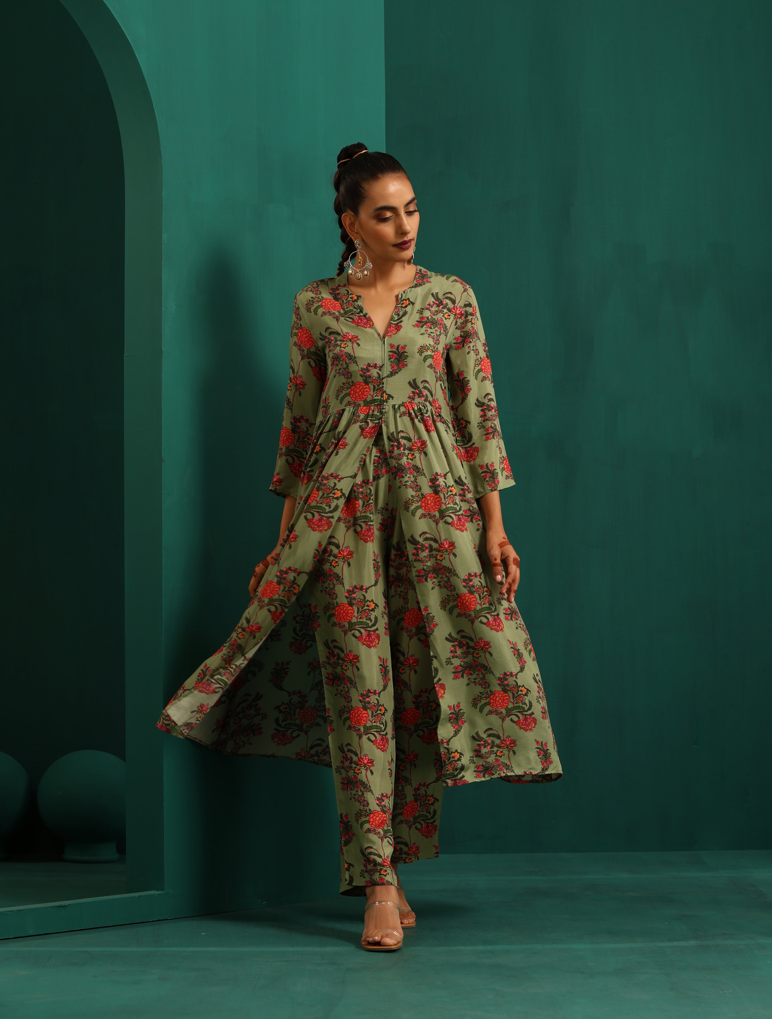 trueBrowns Green Floral Muslin Silk Printed Front Slit Kurta Pant Set | Grocsy