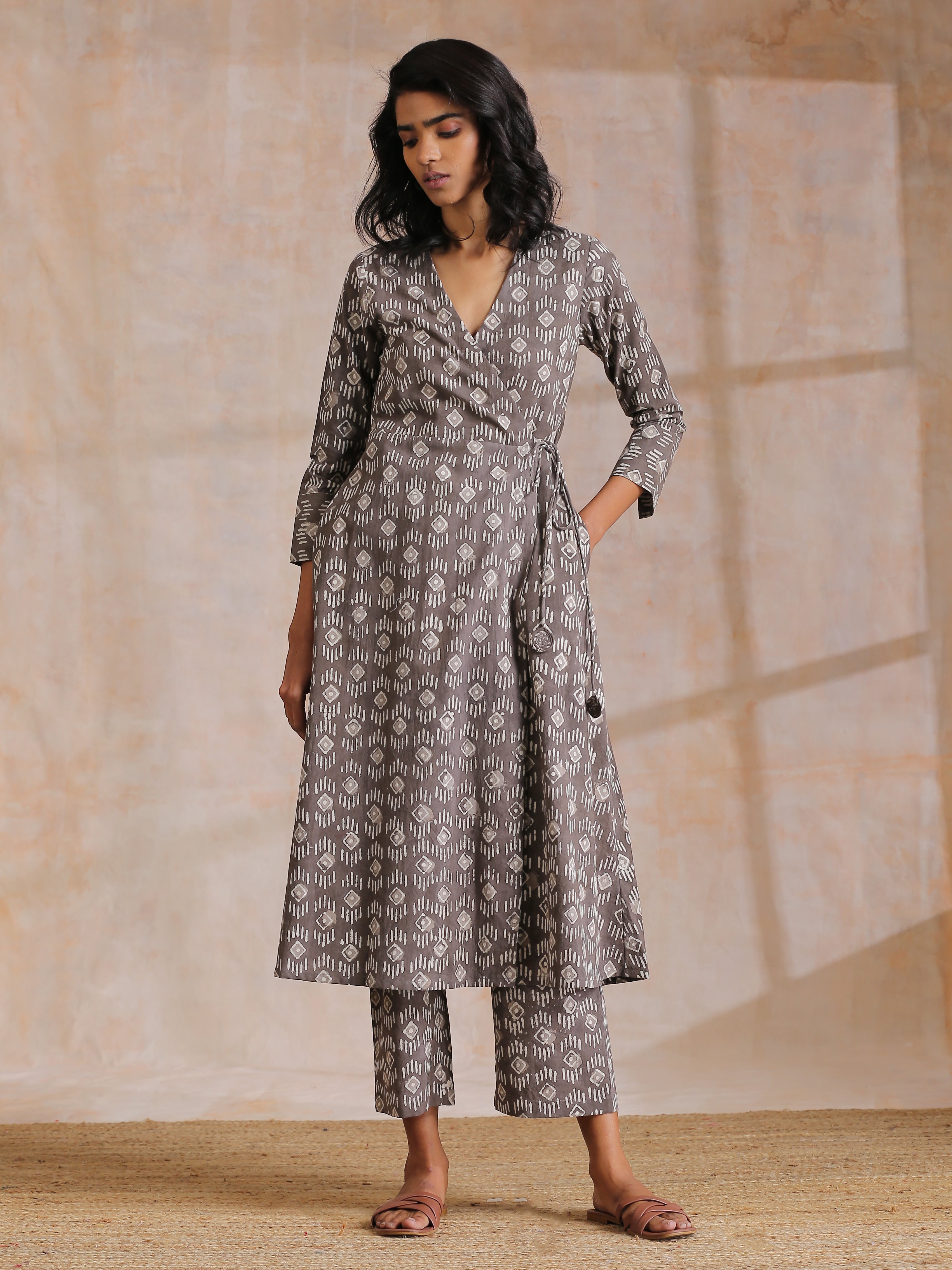 trueBrowns Clay Dabu Geometric Print Cotton Angrakha Kurta Pant Set | Grocsy