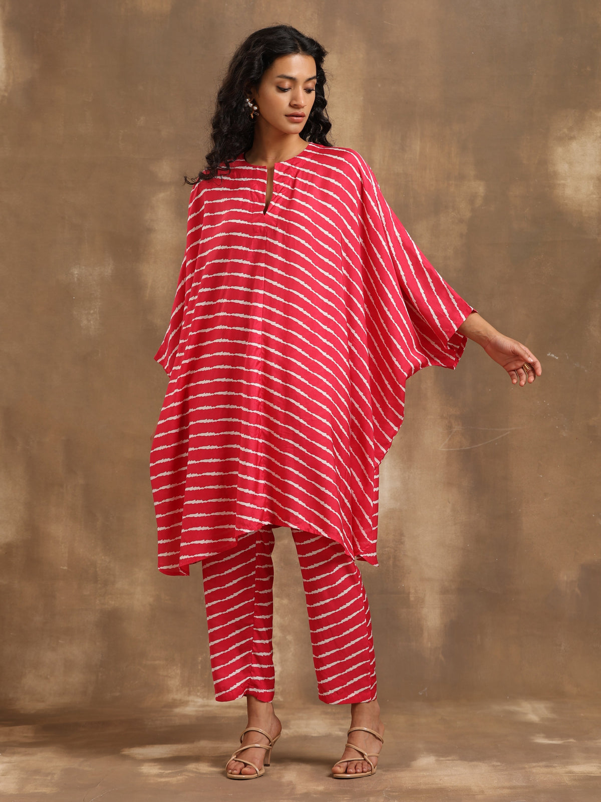 trueBrowns Pink Lehariya Printed Silk Kaftan Co-Ord Set | Grocsy