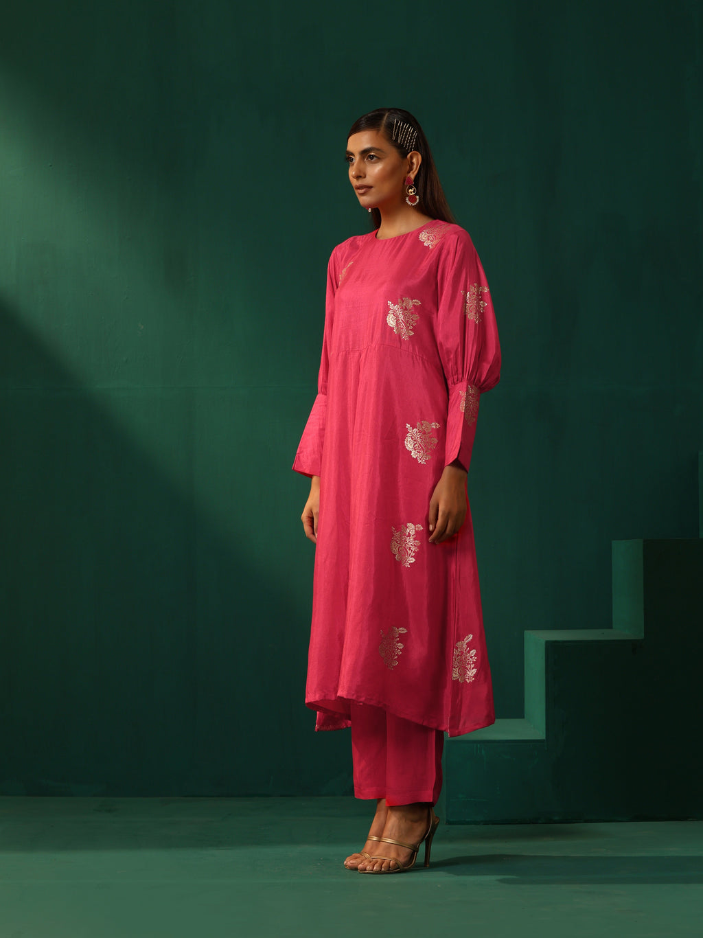 trueBrowns Pink Floral Viscose Silk Round Neck Puff Sleeve Kurta Pant Set | Grocsy