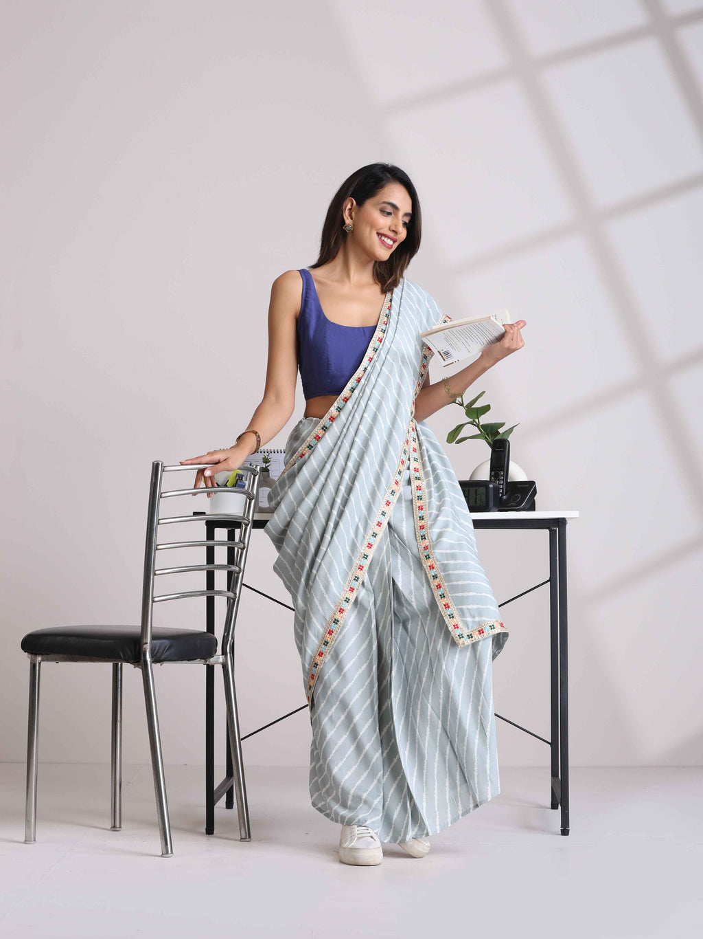 trueBrowns Grey Muslin Silk Saree | Grocsy