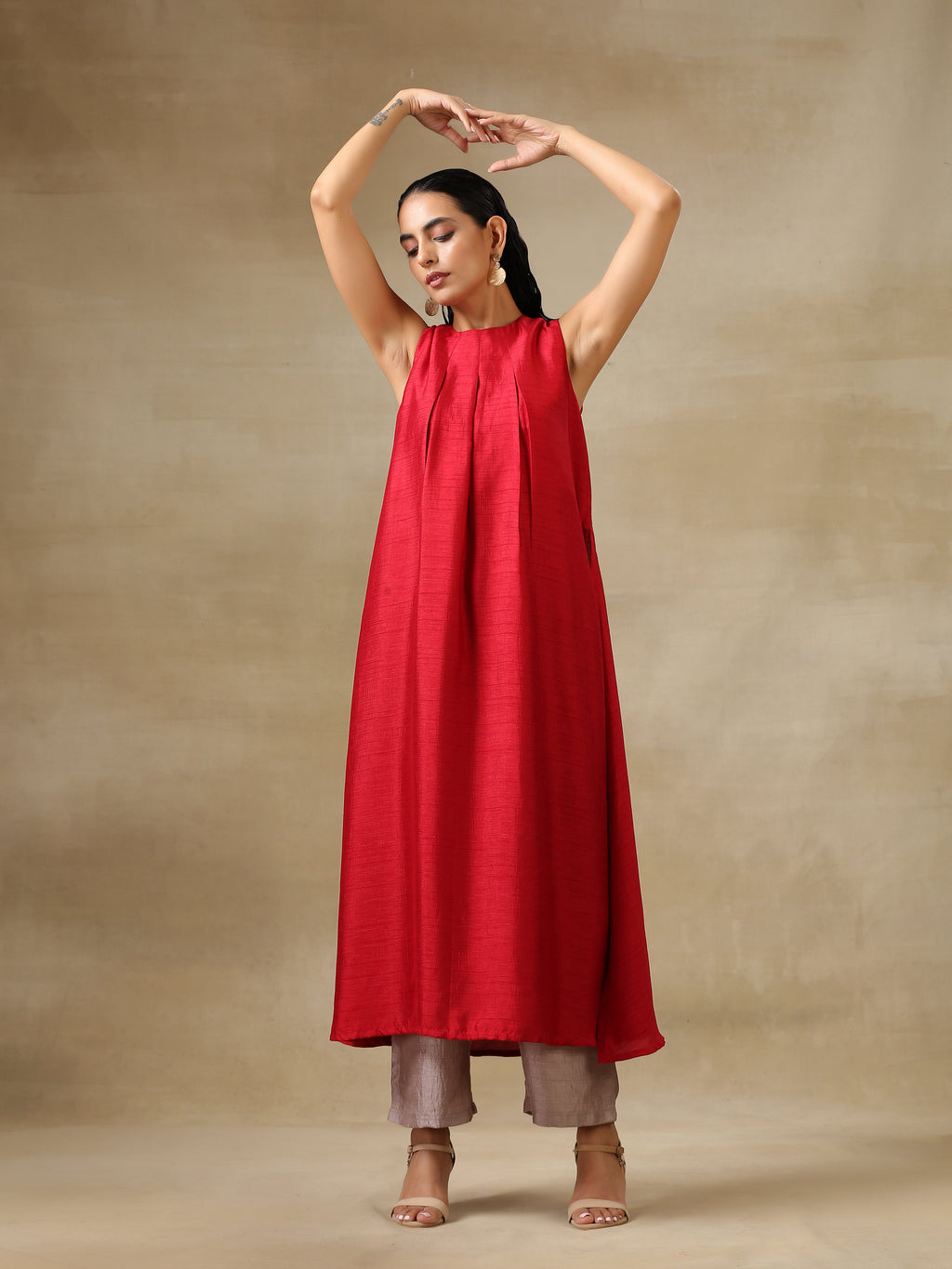 trueBrowns Maroon Textured Silk Sleeveless Kurta Pant Set | Grocsy