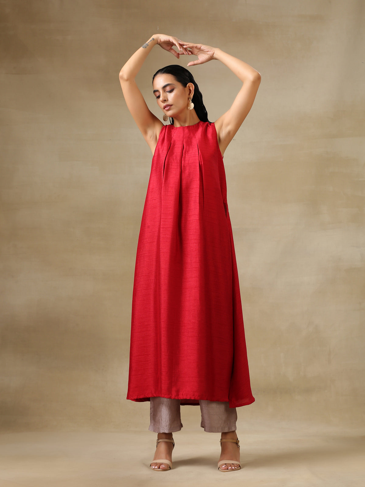 trueBrowns Maroon Textured Silk Sleeveless Kurta Pant Set | Grocsy