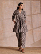 trueBrowns Clay Dabu Geometric Print Cotton Pleated Co-Ord Set | Grocsy