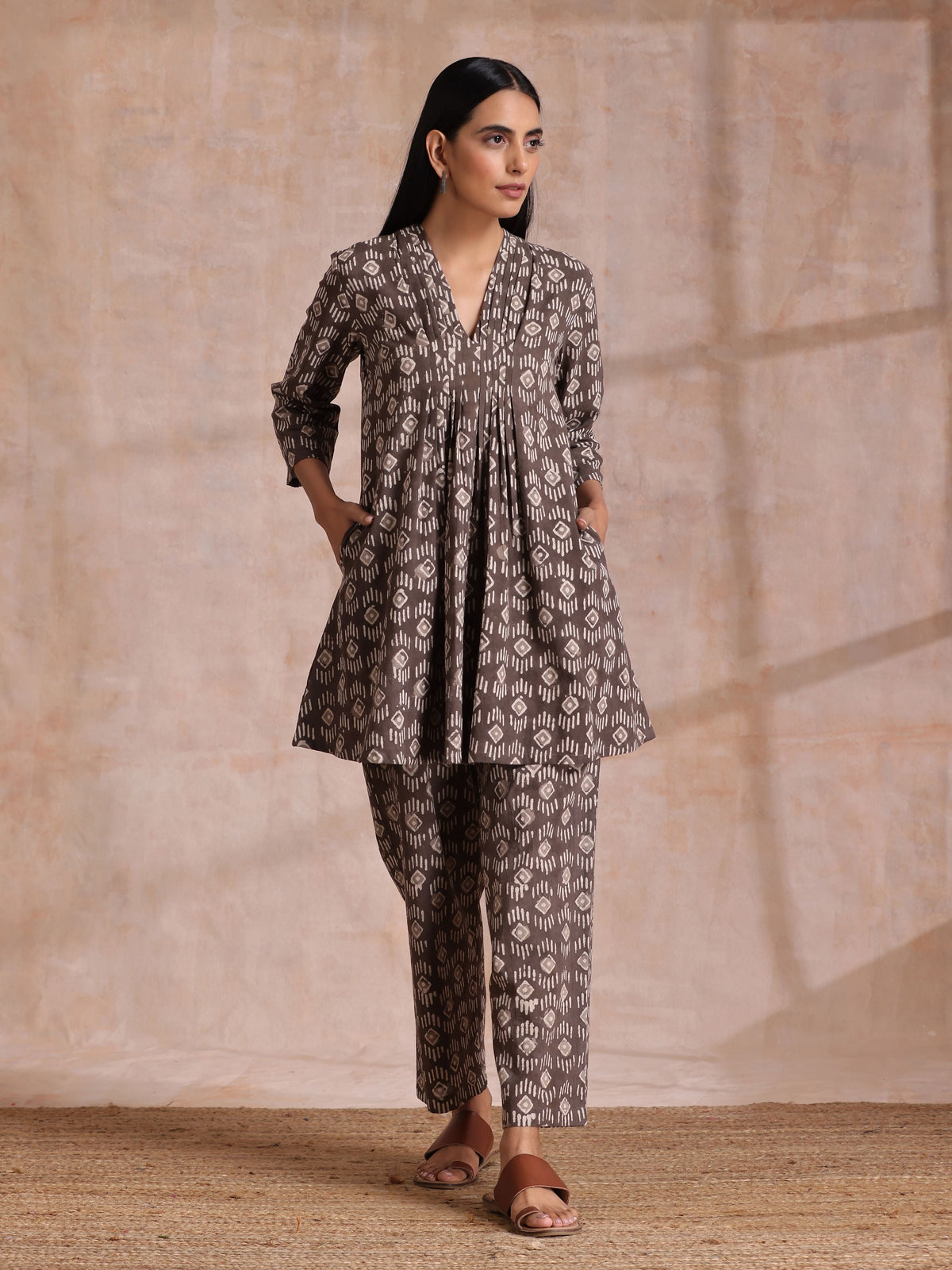 trueBrowns Clay Dabu Geometric Print Cotton Pleated Co-Ord Set | Grocsy