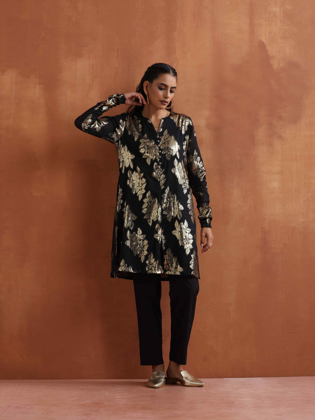 trueBrowns Black Metallic Straight Kurta Co-ord Set | Grocsy