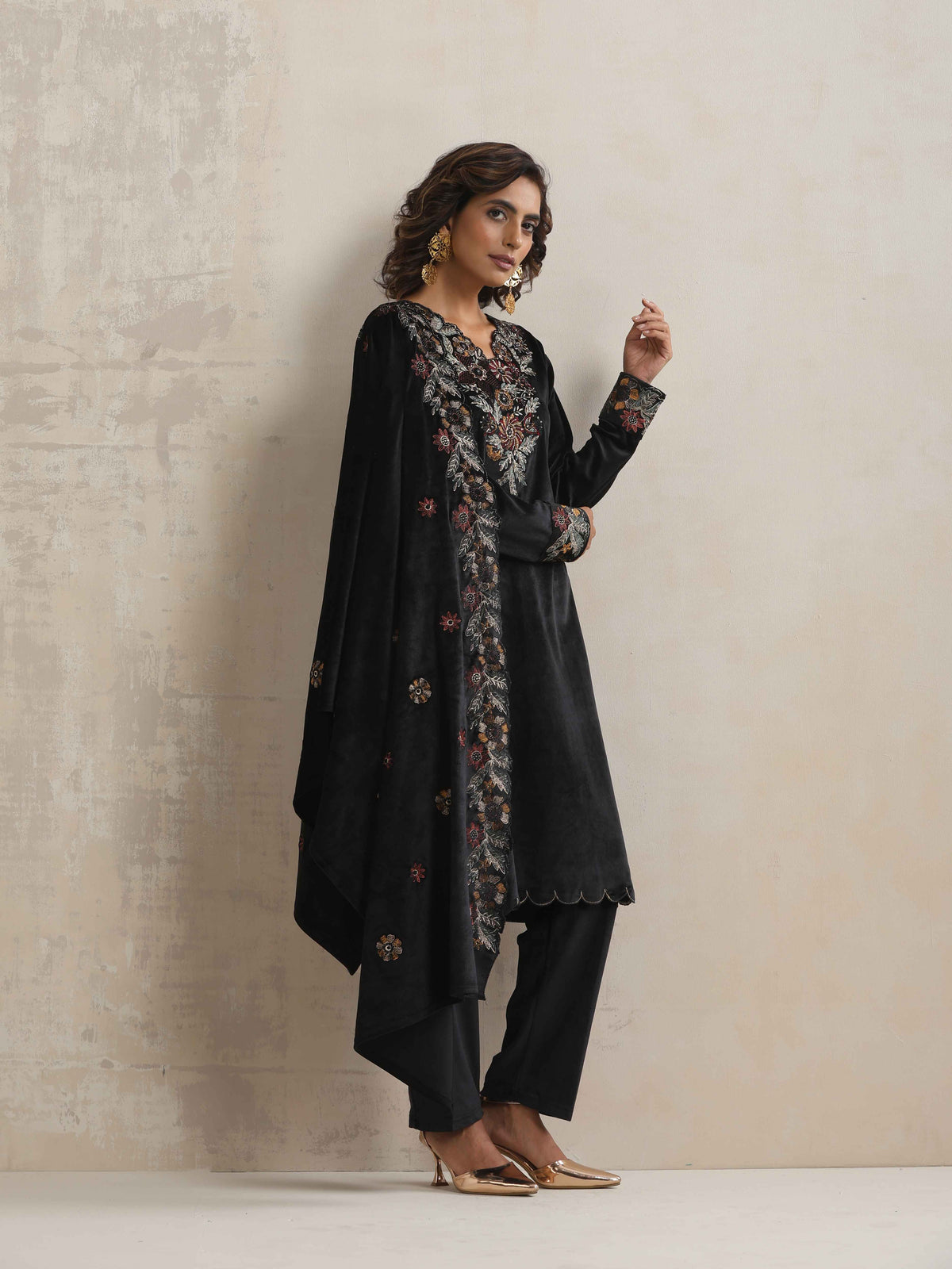 trueBrowns Black Velvet Floral Embroidered Kurta Pant Dupatta Set | Grocsy