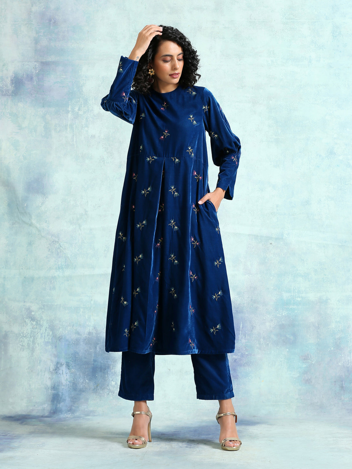 trueBrowns Blue Embroidered Velvet Puff Sleeve Kurta | Grocsy
