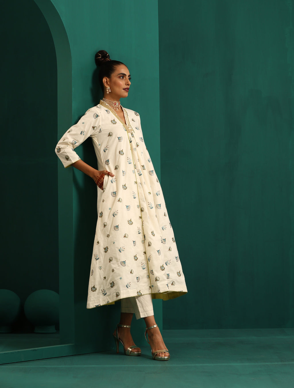 trueBrowns Ivory Blue Floral Cotton Front Gathered Kurta Pant Set | Grocsy