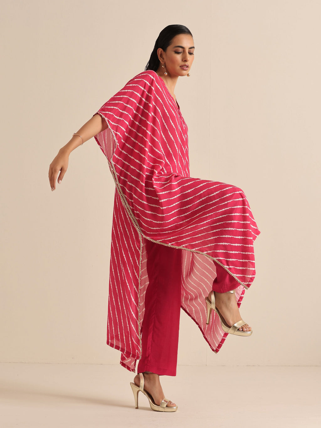 trueBrowns Pink Lehariya Printed Silk Kaftan Pant Set | Grocsy