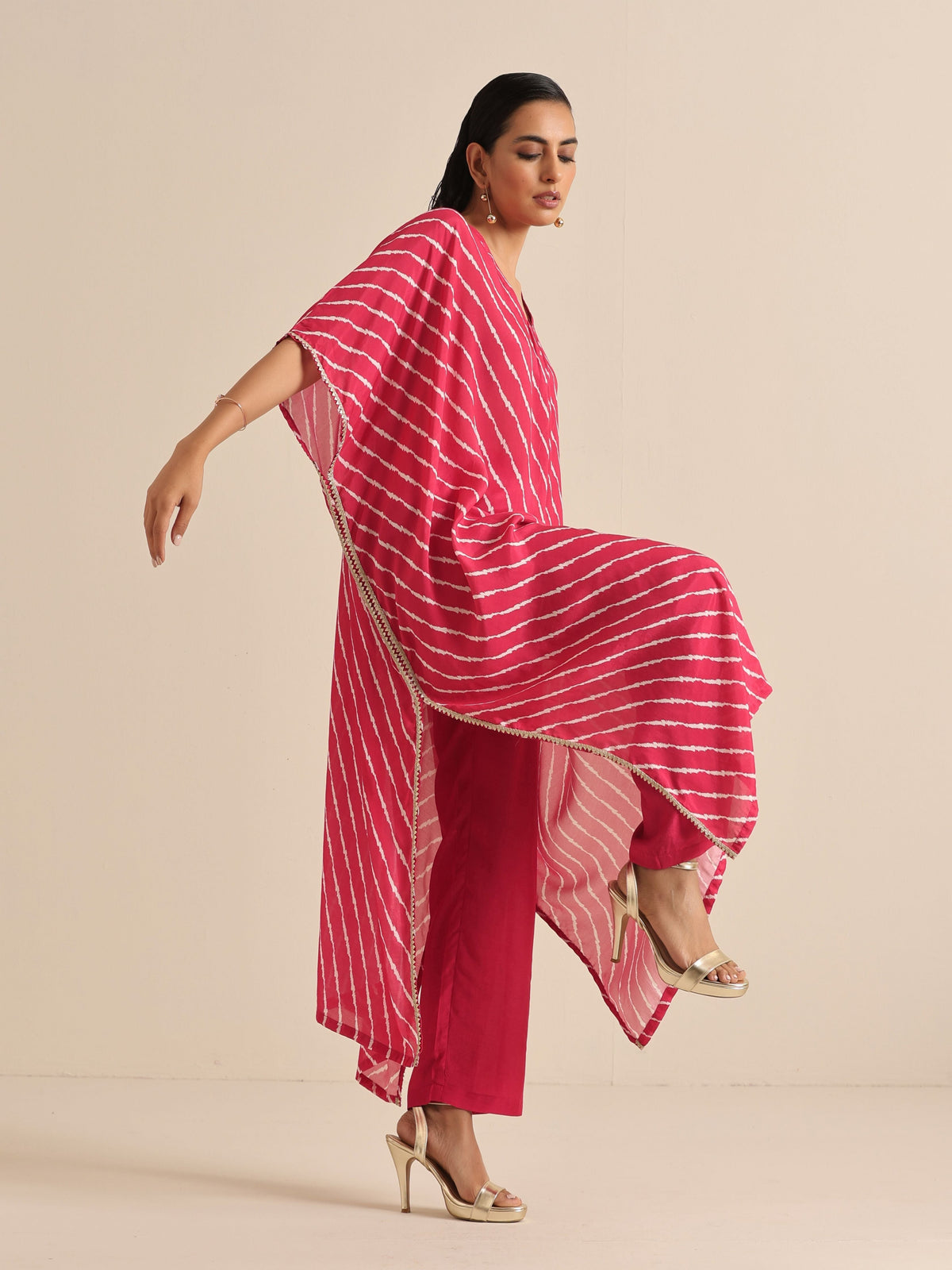 trueBrowns Pink Lehariya Printed Silk Kaftan Pant Set | Grocsy