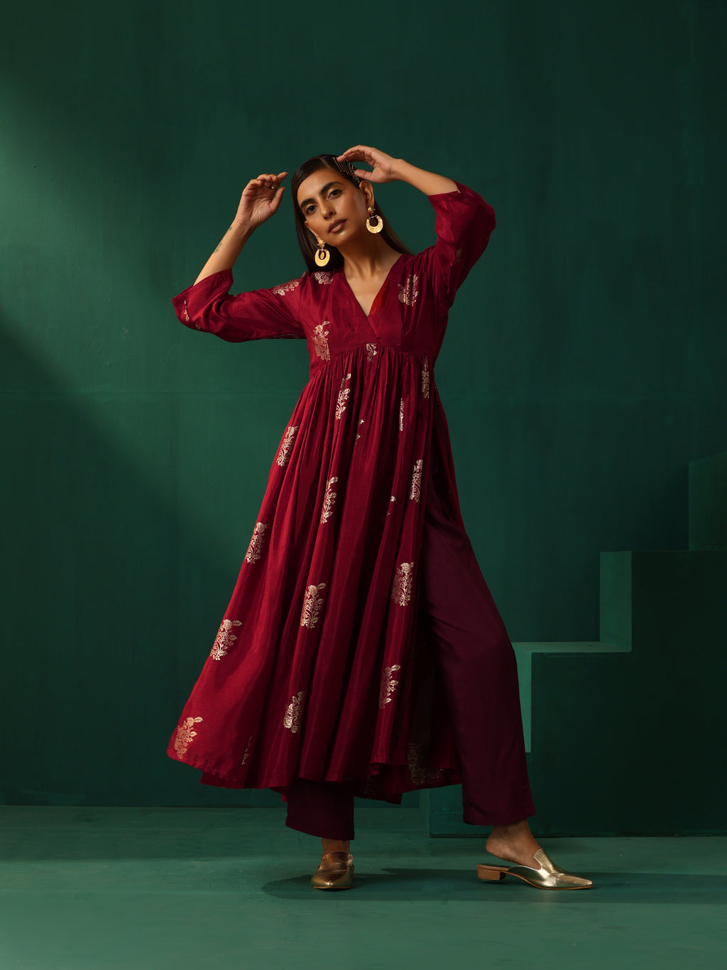 trueBrowns Maroon Floral Viscose Silk V-Neck Waist Gathered Kurta Pant Set | Grocsy