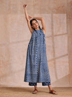 trueBrowns Indigo Dabu Zig-Zag Lines Print Cotton Sleeveless Kurta Pant Set | Grocsy
