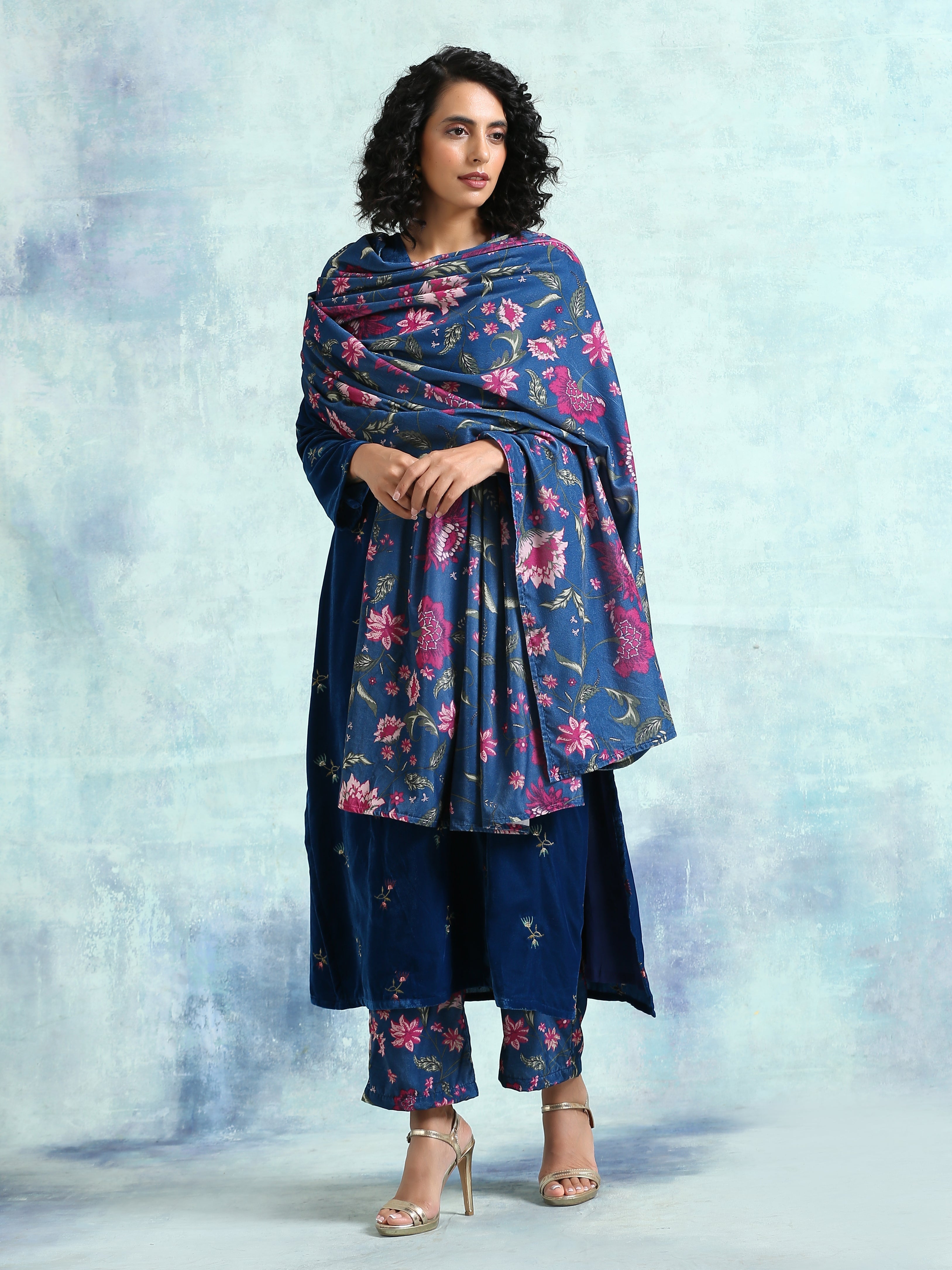 trueBrowns Blue Printed Velvet Shawl | Grocsy