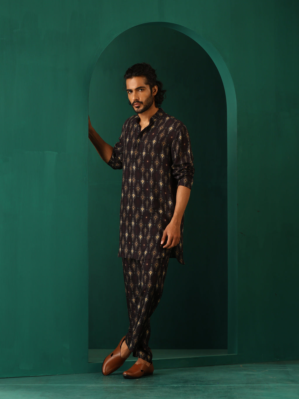 trueBrowns Men's Black Tonal Ikat Muslin Silk Printed Co-ord Set | Grocsy