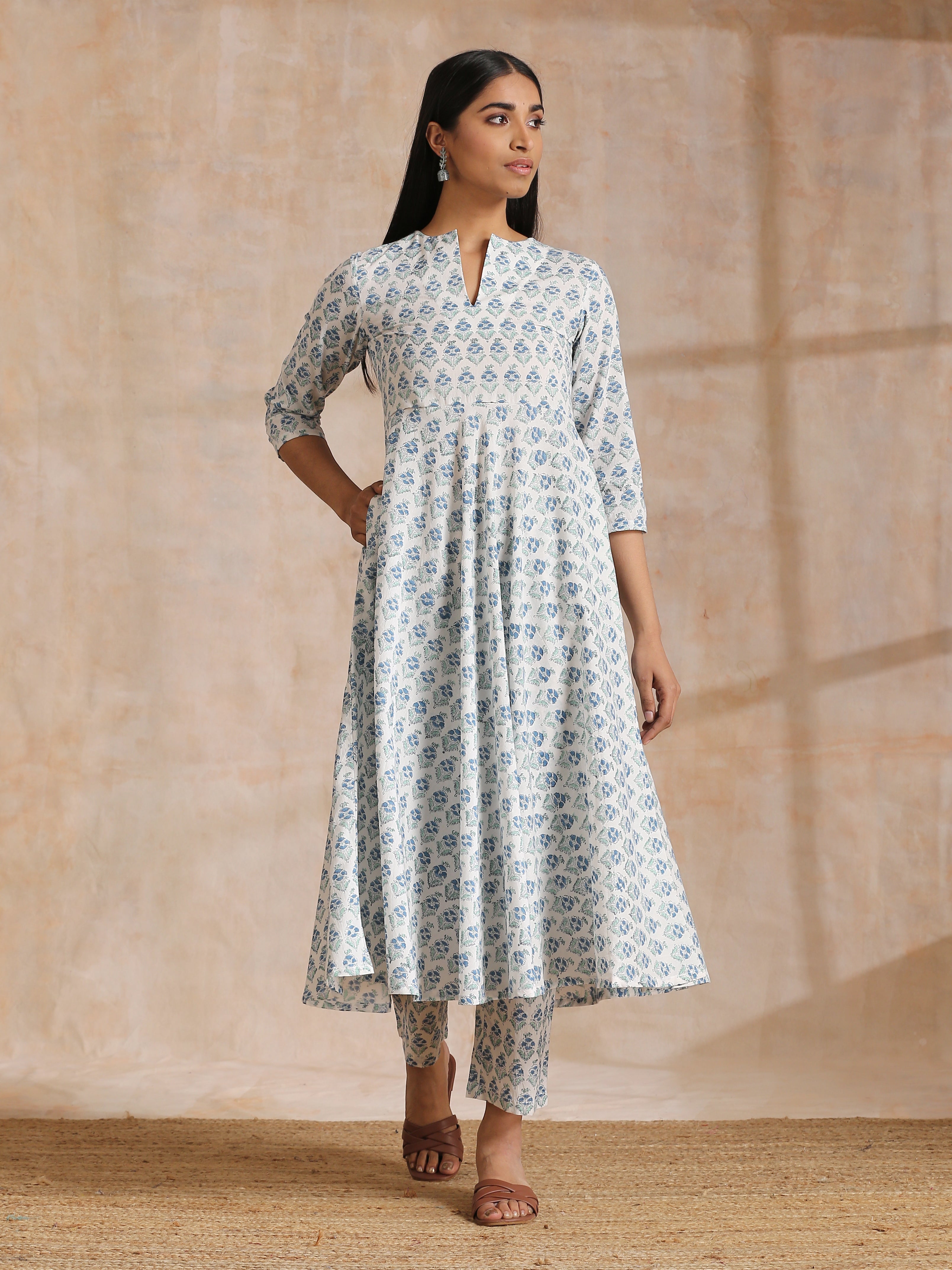 trueBrowns White With Blue Green Buta Print Cotton Flared Kurta Pant Set | Grocsy
