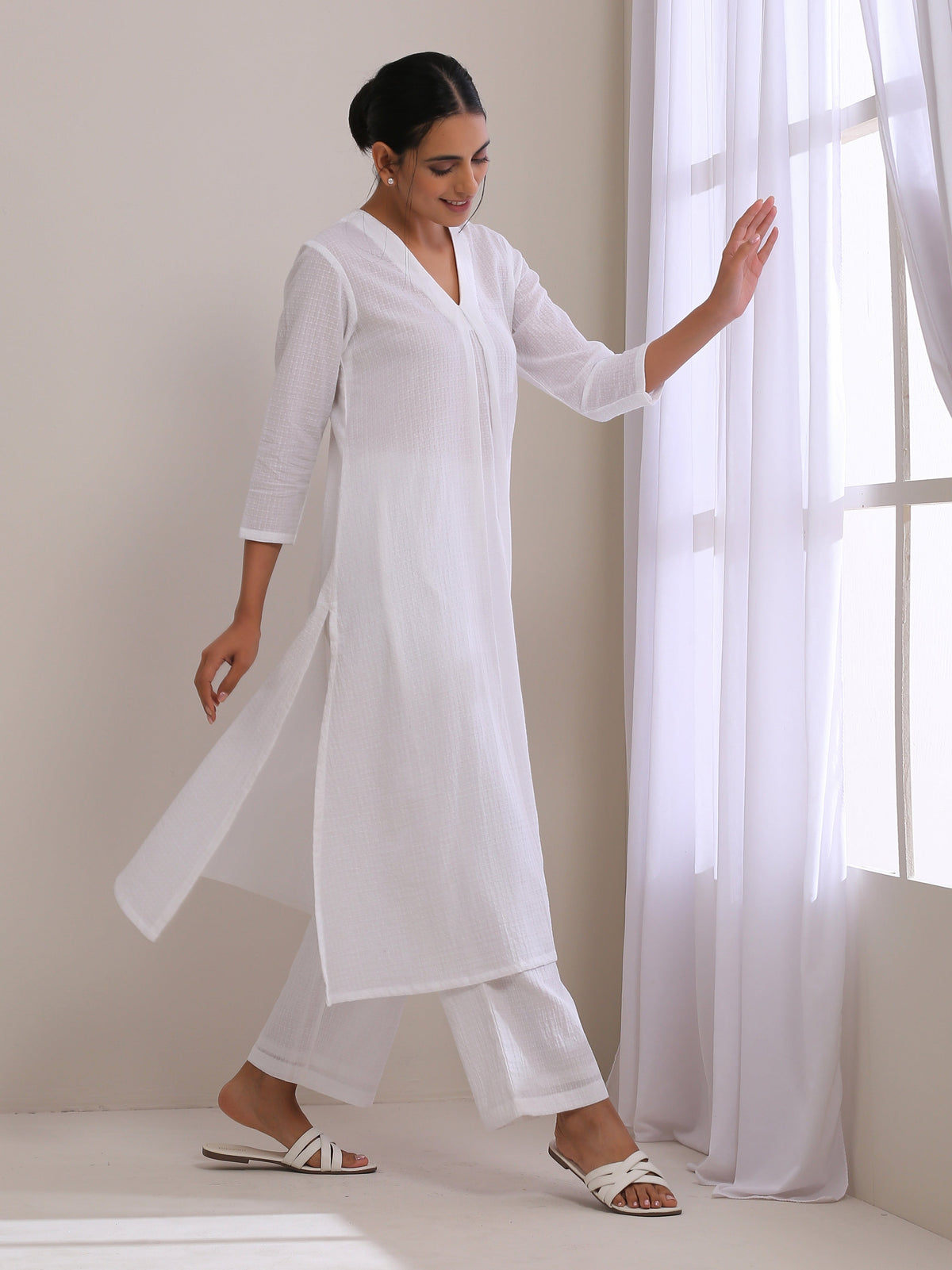 trueBrowns White Dobby Neck Pleat Kurta Pant Set | Grocsy