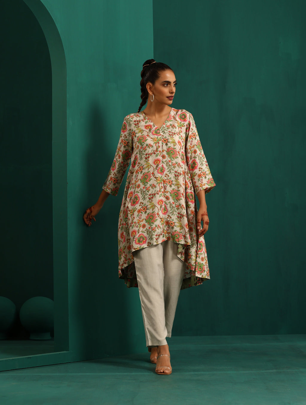 trueBrowns Off white Floral Jaal Muslin Silk Printed High Low Co-ord Set | Grocsy