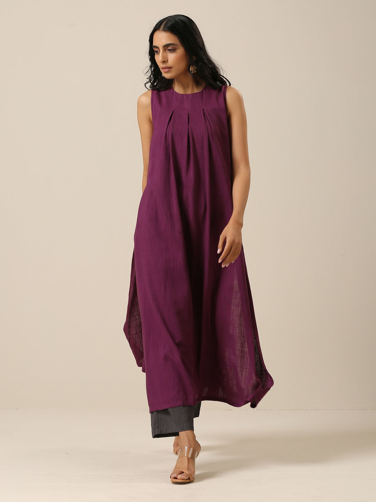 trueBrowns Plum Purple Slub Texture Sleeveless Kurta Pant Set | Grocsy