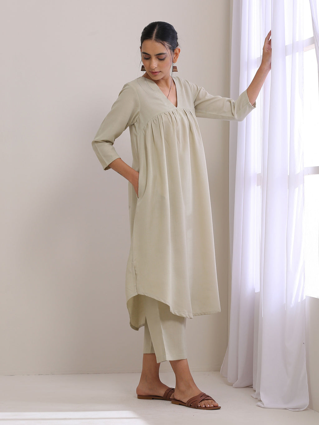 trueBrowns Light Grey Slub Gathered Kurta Pant Set | Grocsy