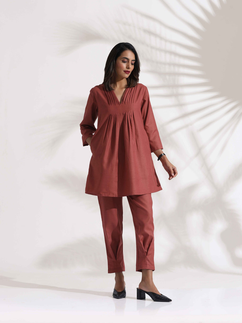 trueBrowns Pink Slub Pleated Co-ord Set | Grocsy