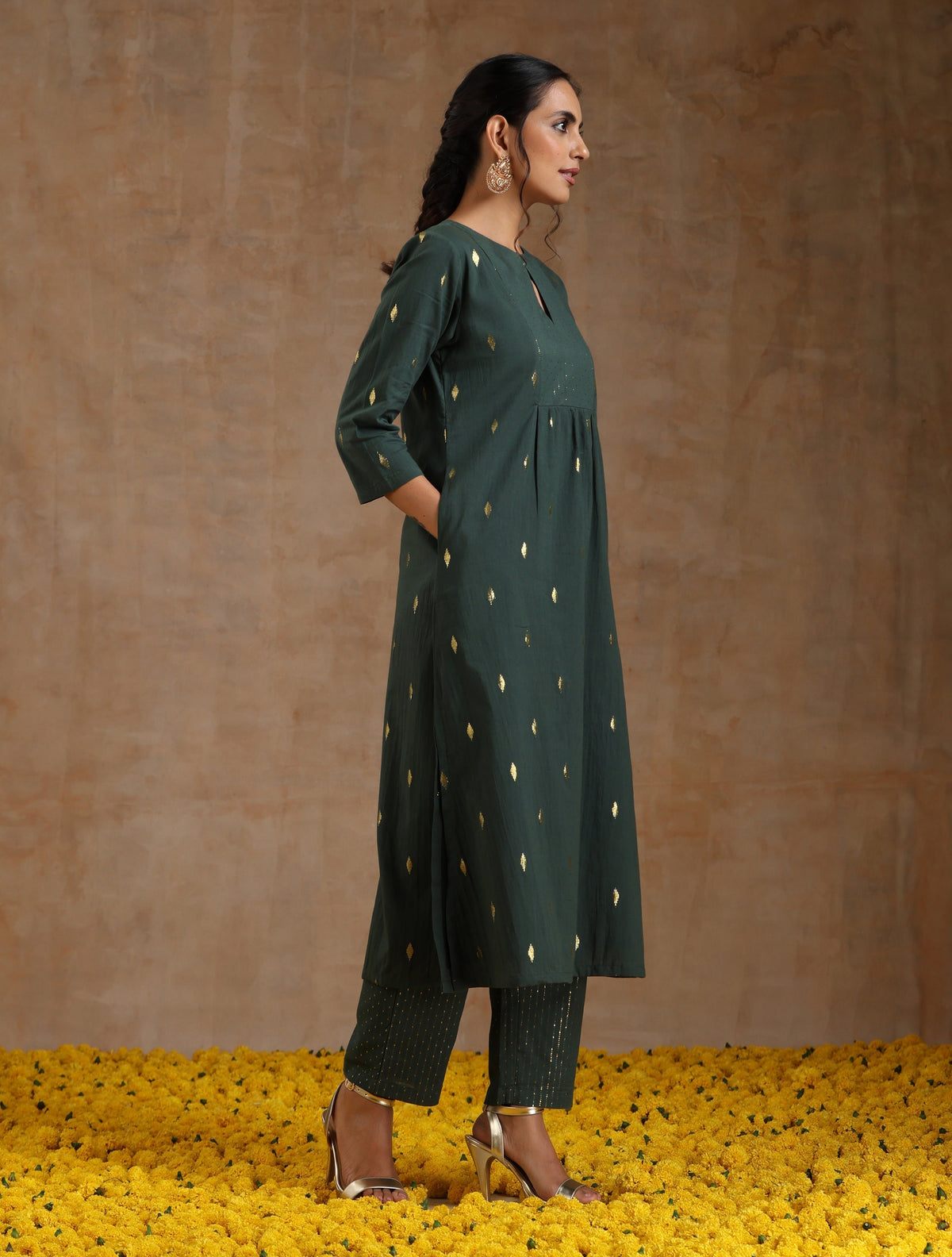 trueBrowns Dark Green Gold Cotton Yoke Kurta Set | Grocsy