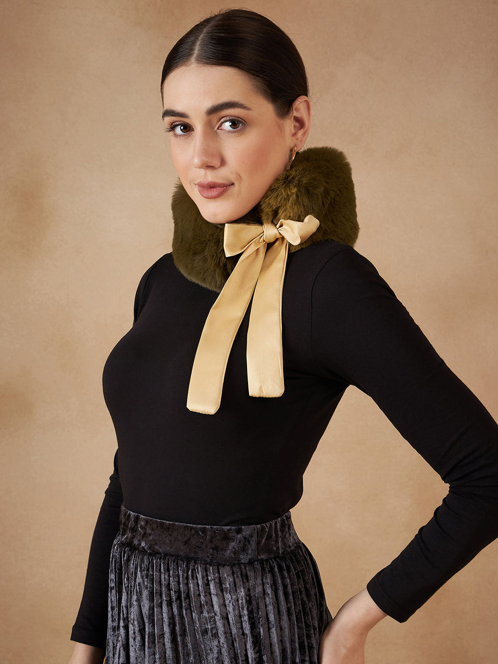 InWeave Women's Mehandi Green Fur Neckpiece | Grocsy