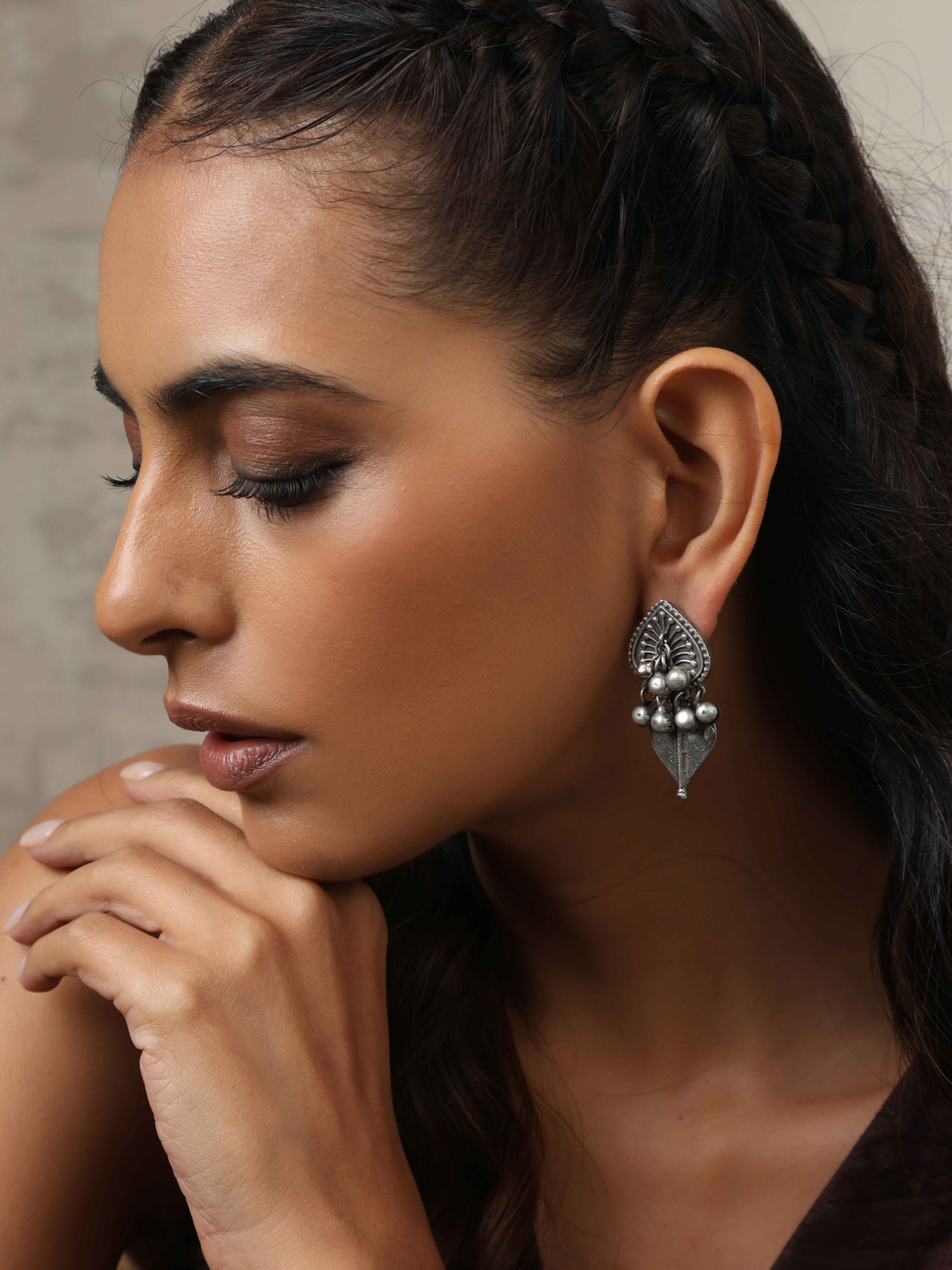 trueBrowns Silver Tone Leaf Stud Earrings | Grocsy