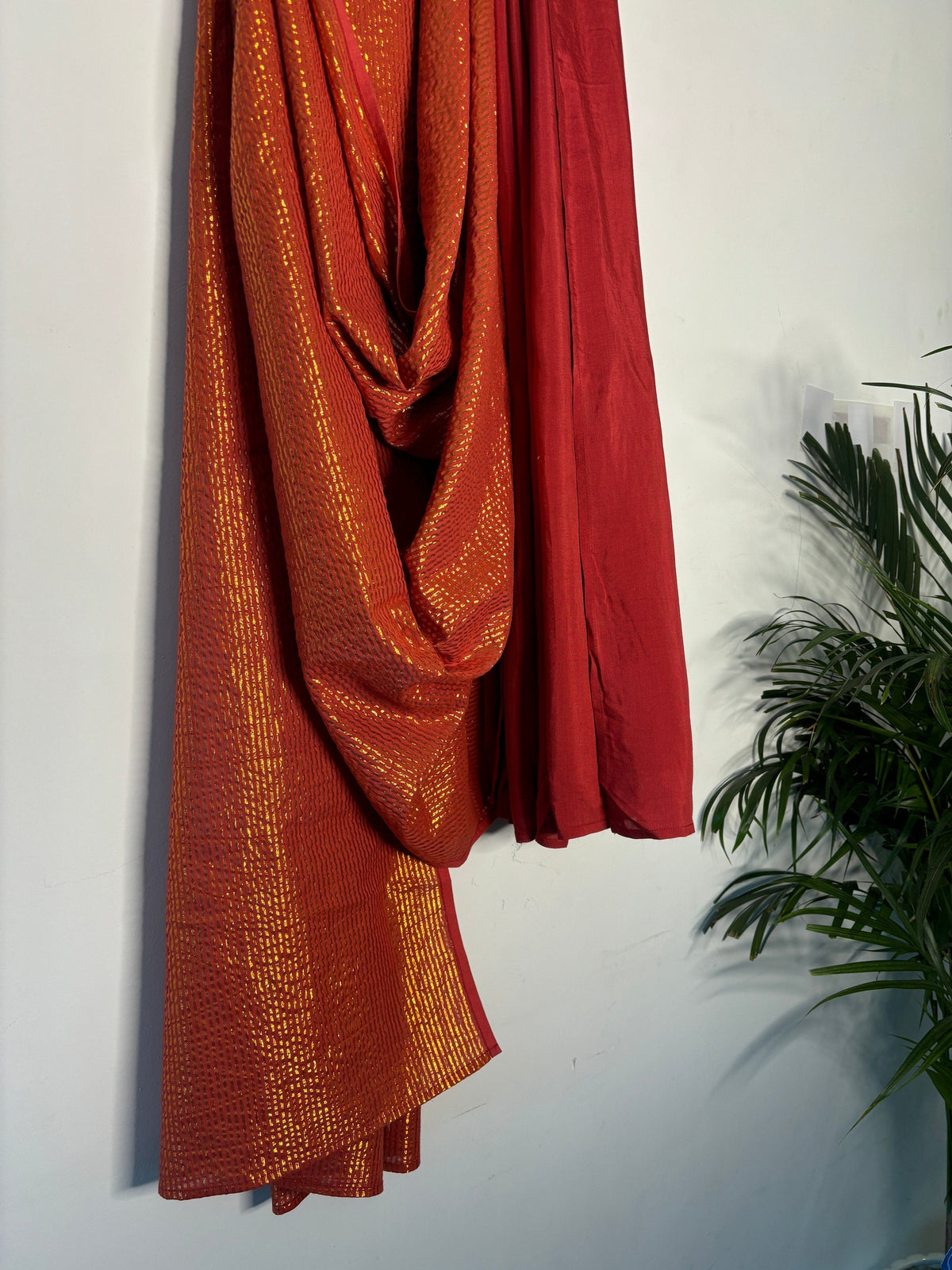 trueBrowns Rust Metallic Saree | Grocsy