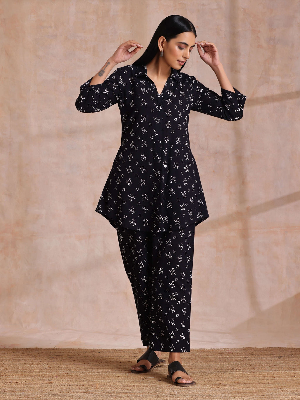 trueBrowns Black White Floral Print Cotton Collar Short Co-Ord Set | Grocsy