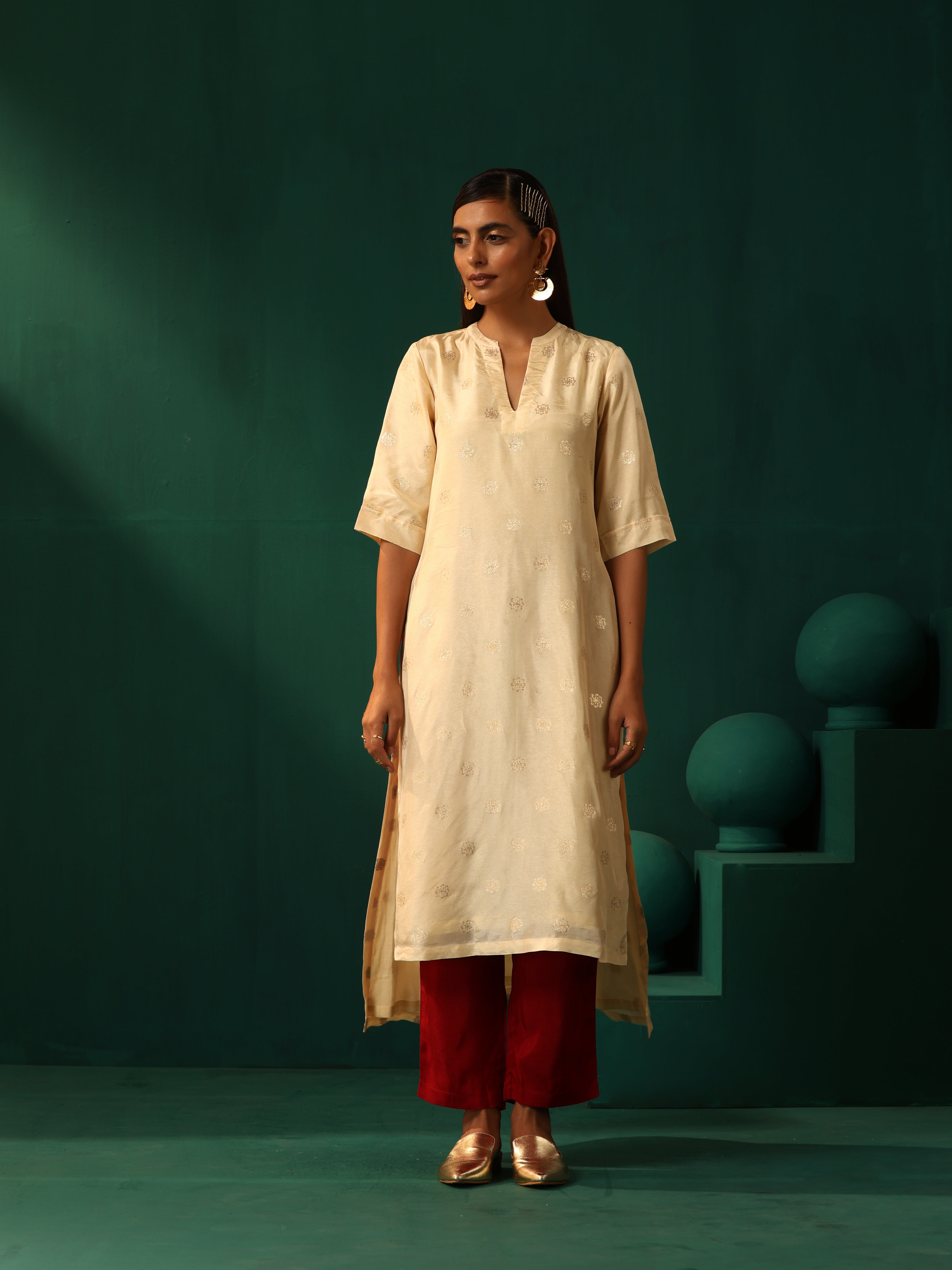 trueBrowns Ivory Geometric Floral Viscose Silk High Low Kurta Pant Set | Grocsy