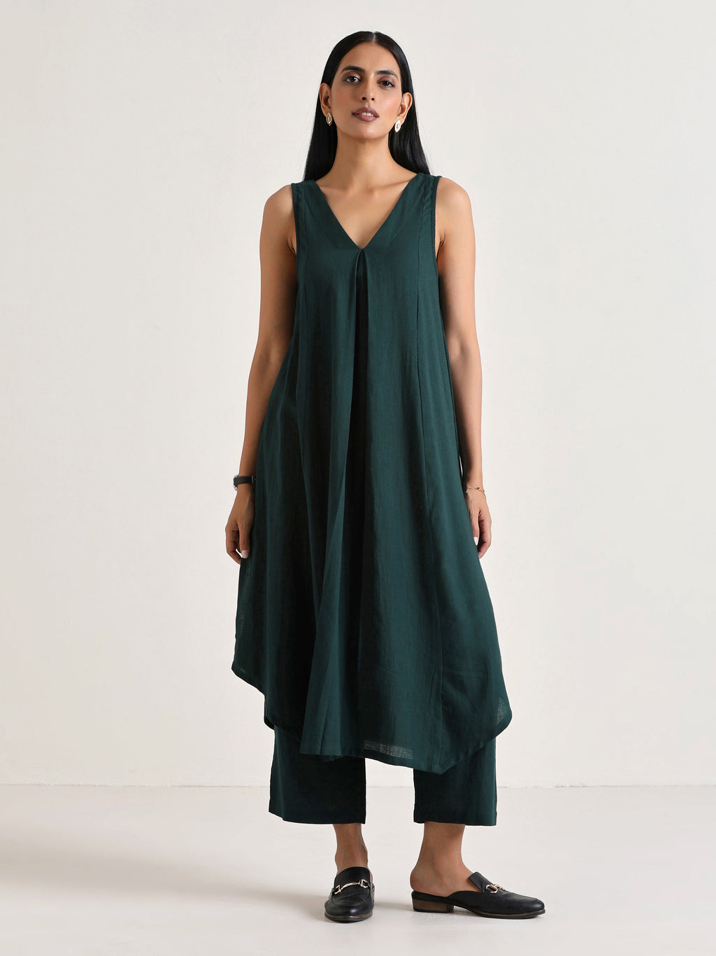 trueBrowns Dark Green Sleeveless Flared Kurta Pant Set | Grocsy