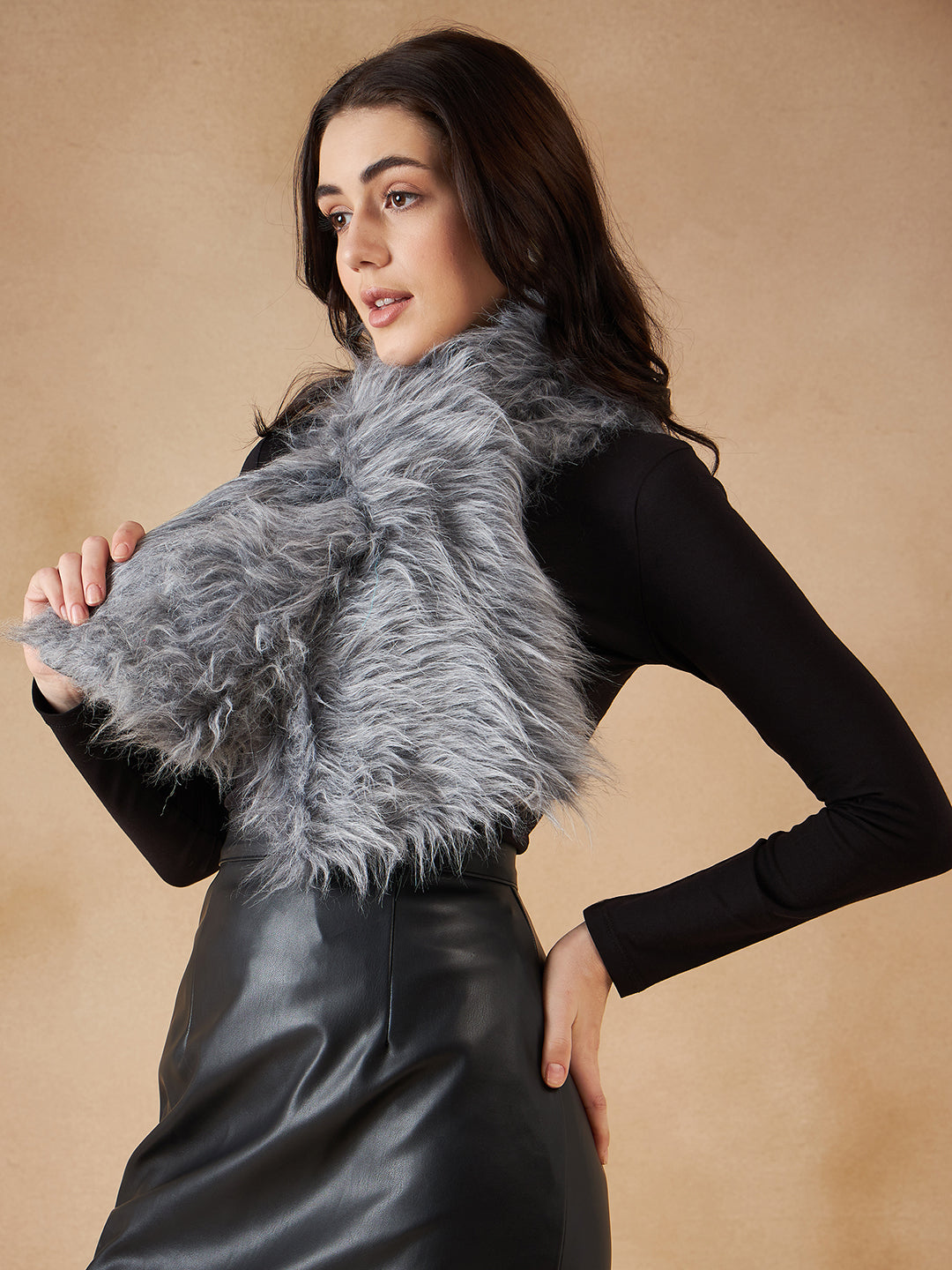 InWeave Women's Light Grey Faux Fur Neck Warmer | Grocsy