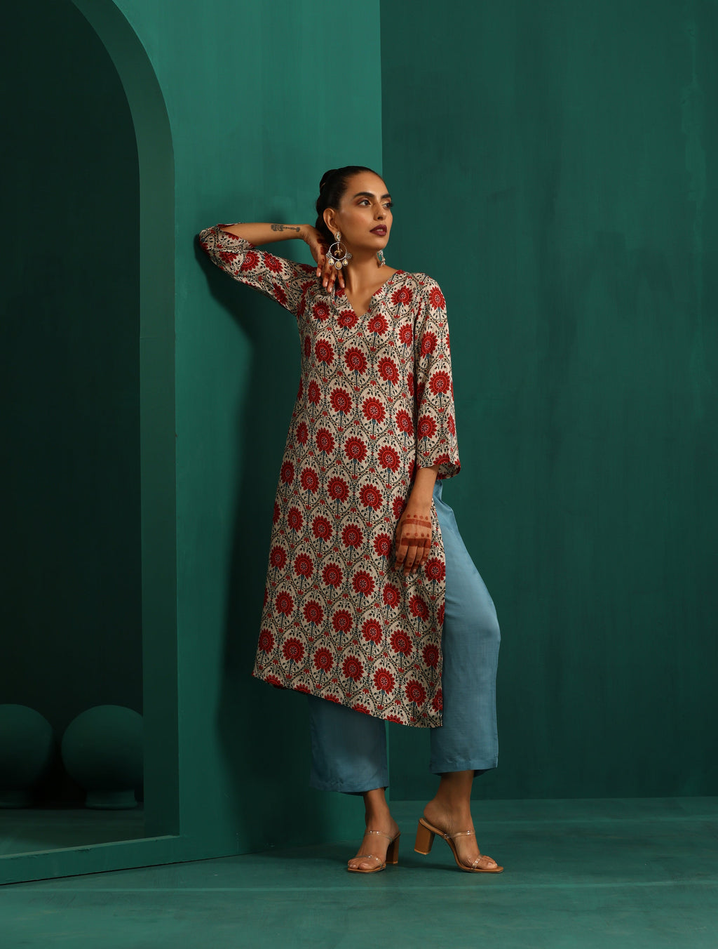 trueBrowns Ivory Red Circle Floral Muslin Silk Printed V-Neck Kurta Pant Set | Grocsy