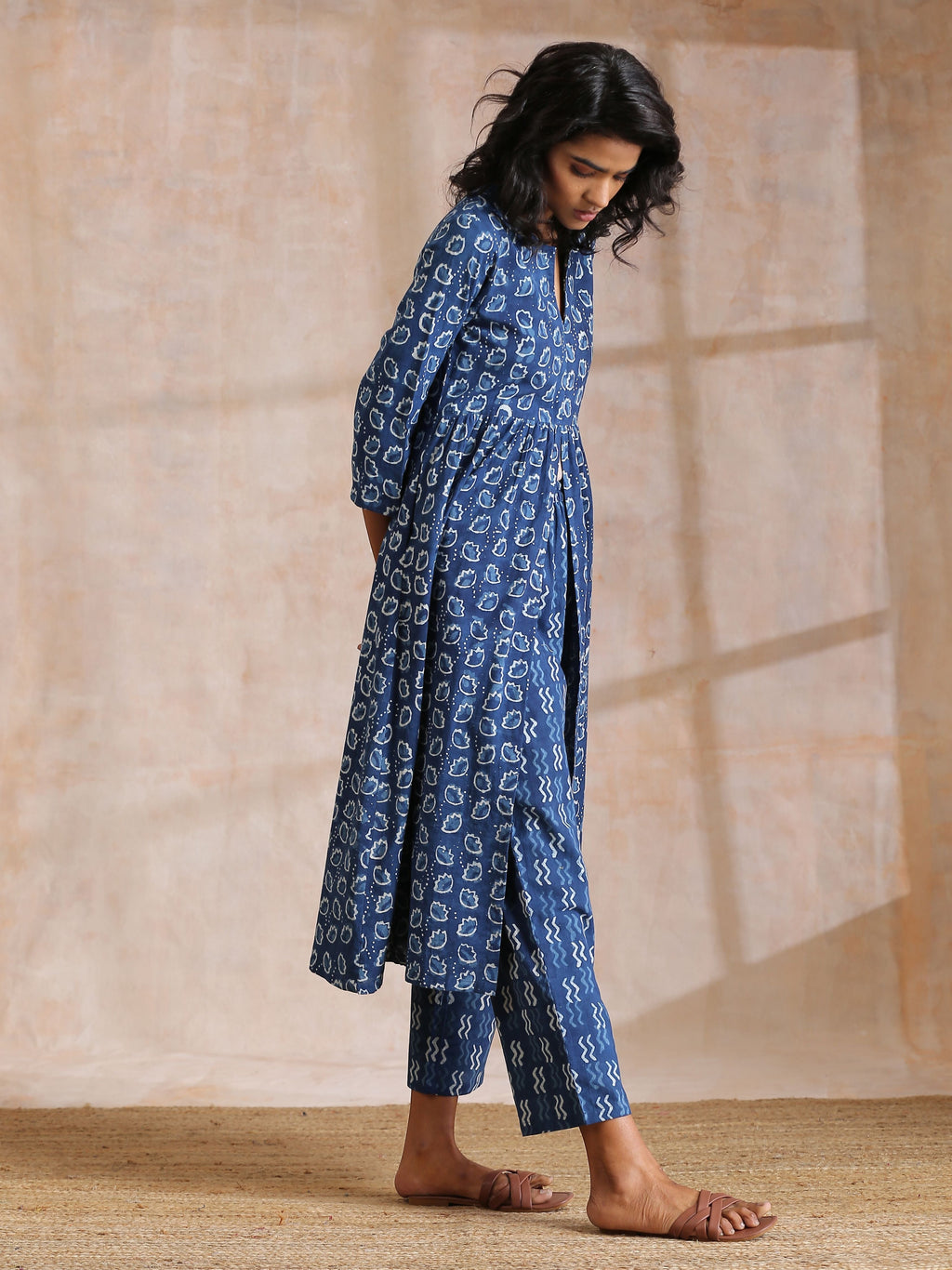 trueBrowns Indigo Dabu Floral Print Cotton Kurta Pant Set | Grocsy