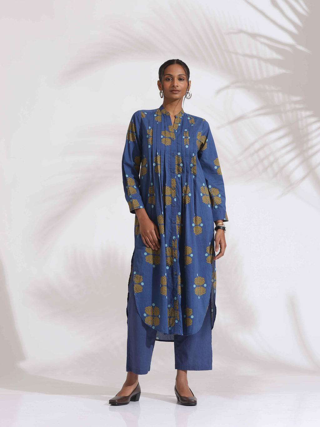 trueBrowns Blue Cotton Print Pleated Kurta Set | Grocsy