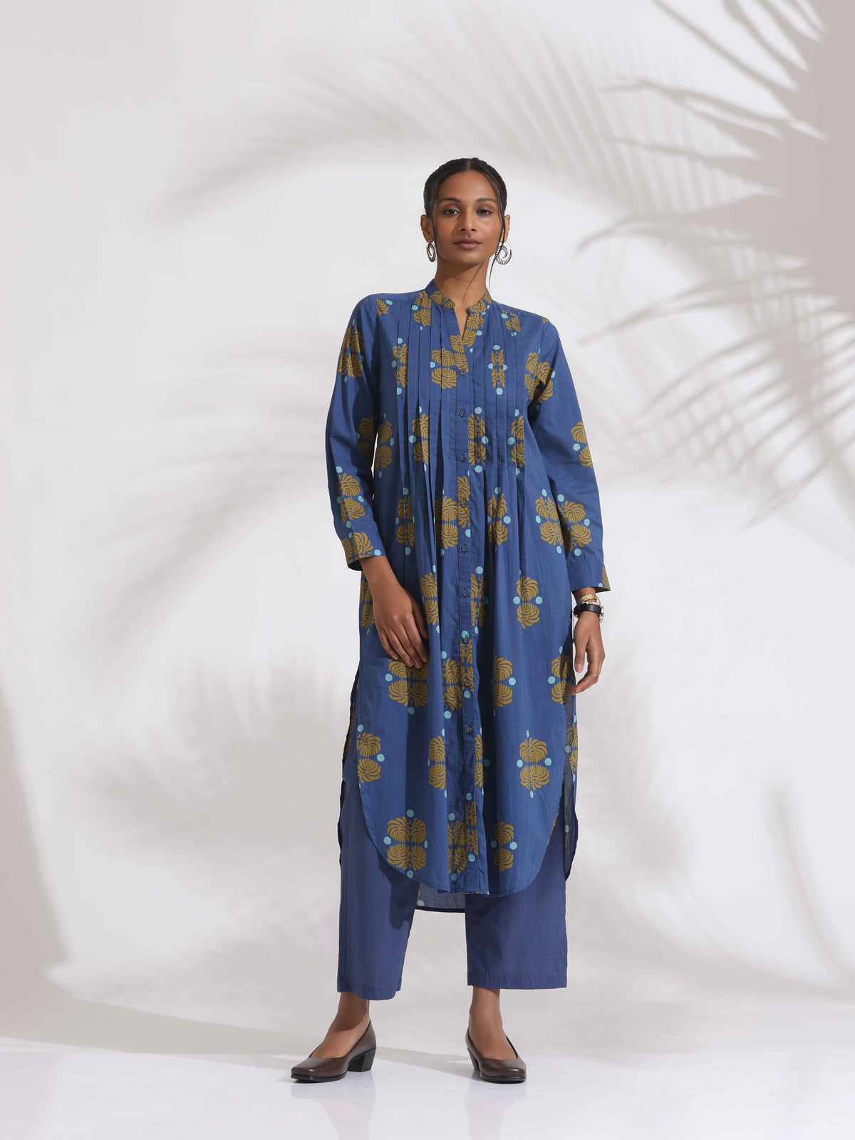 trueBrowns Blue Cotton Print Pleated Kurta Set | Grocsy