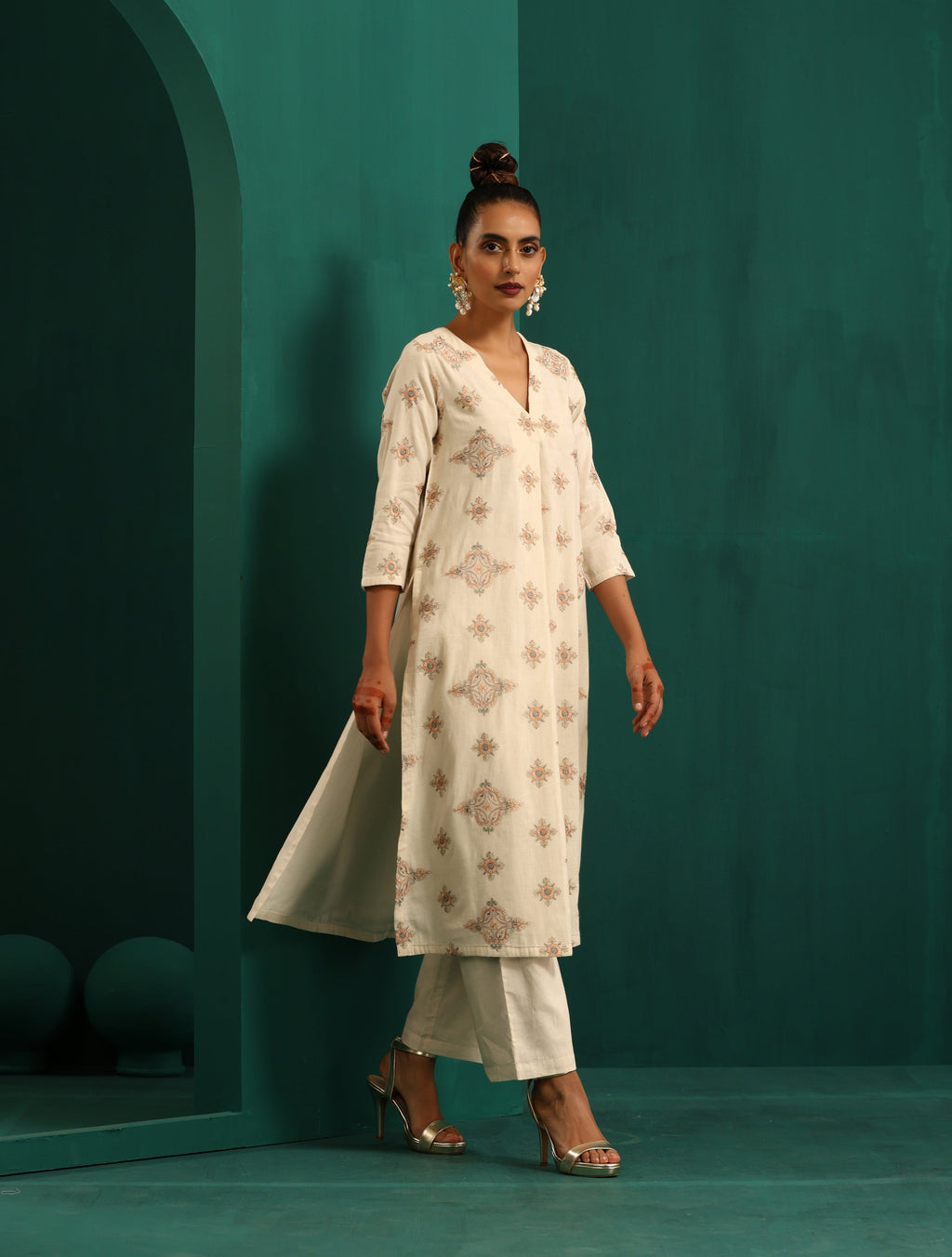 trueBrowns Ivory Peach Cotton Front Pleat Kurta Pant Set | Grocsy