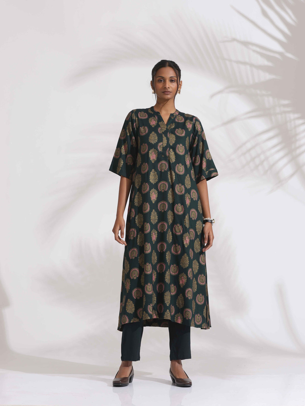 trueBrowns Green Foil Print Cotton Kurta Set | Grocsy