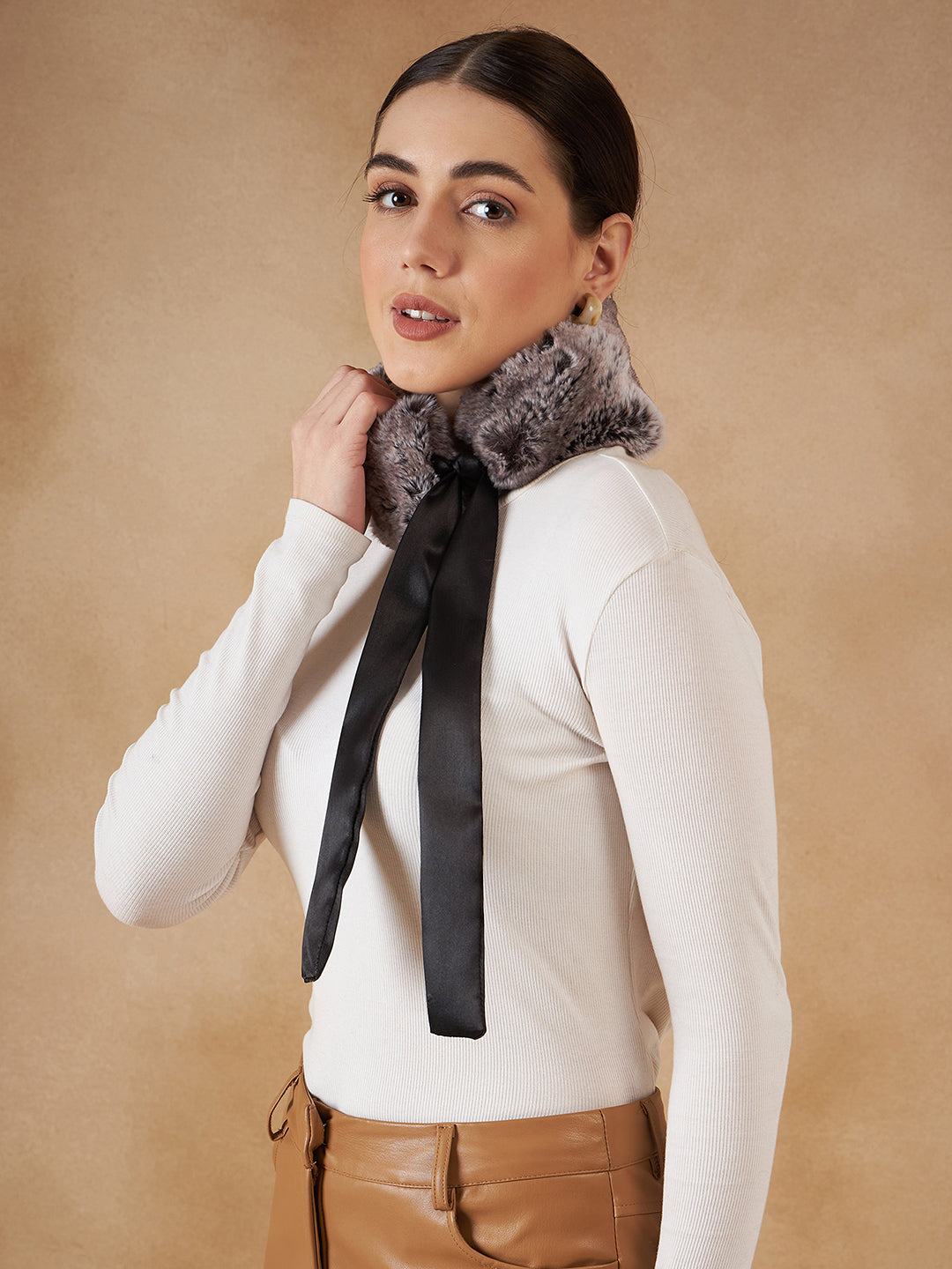 InWeave Women's Dark Grey Duble Shade Fur Neckpiece | Grocsy