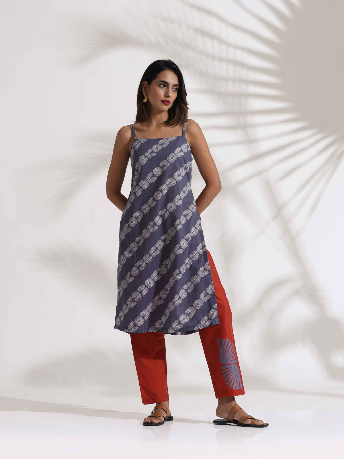 trueBrowns Grey Cotton Print Highslit Kurta Set | Grocsy