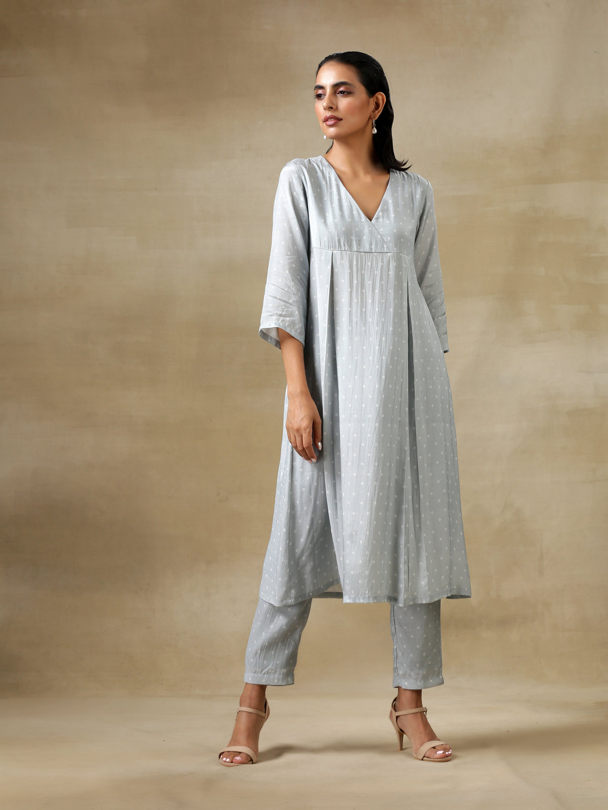 trueBrowns Grey Bandhani Printed Silk Yoke Kurta Pant Set | Grocsy