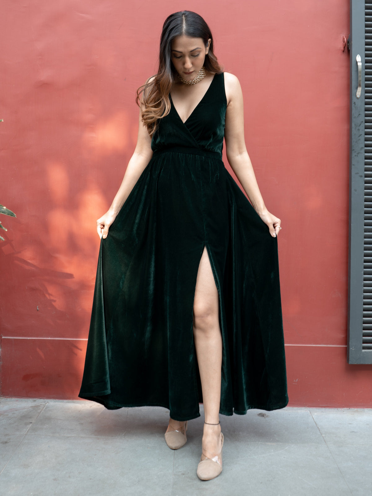 trueBrowns Dark Green Velvet Sleeveless Dress | Grocsy