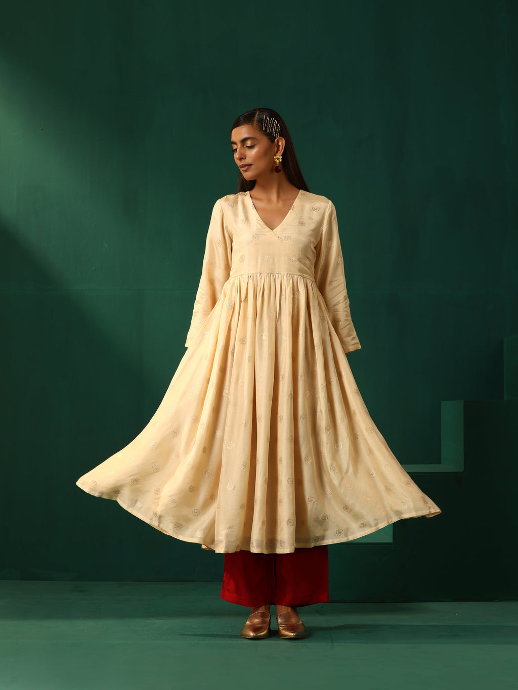 trueBrowns Ivory Geometric Floral Viscose Silk Anarkali Kurta Pant Set | Grocsy