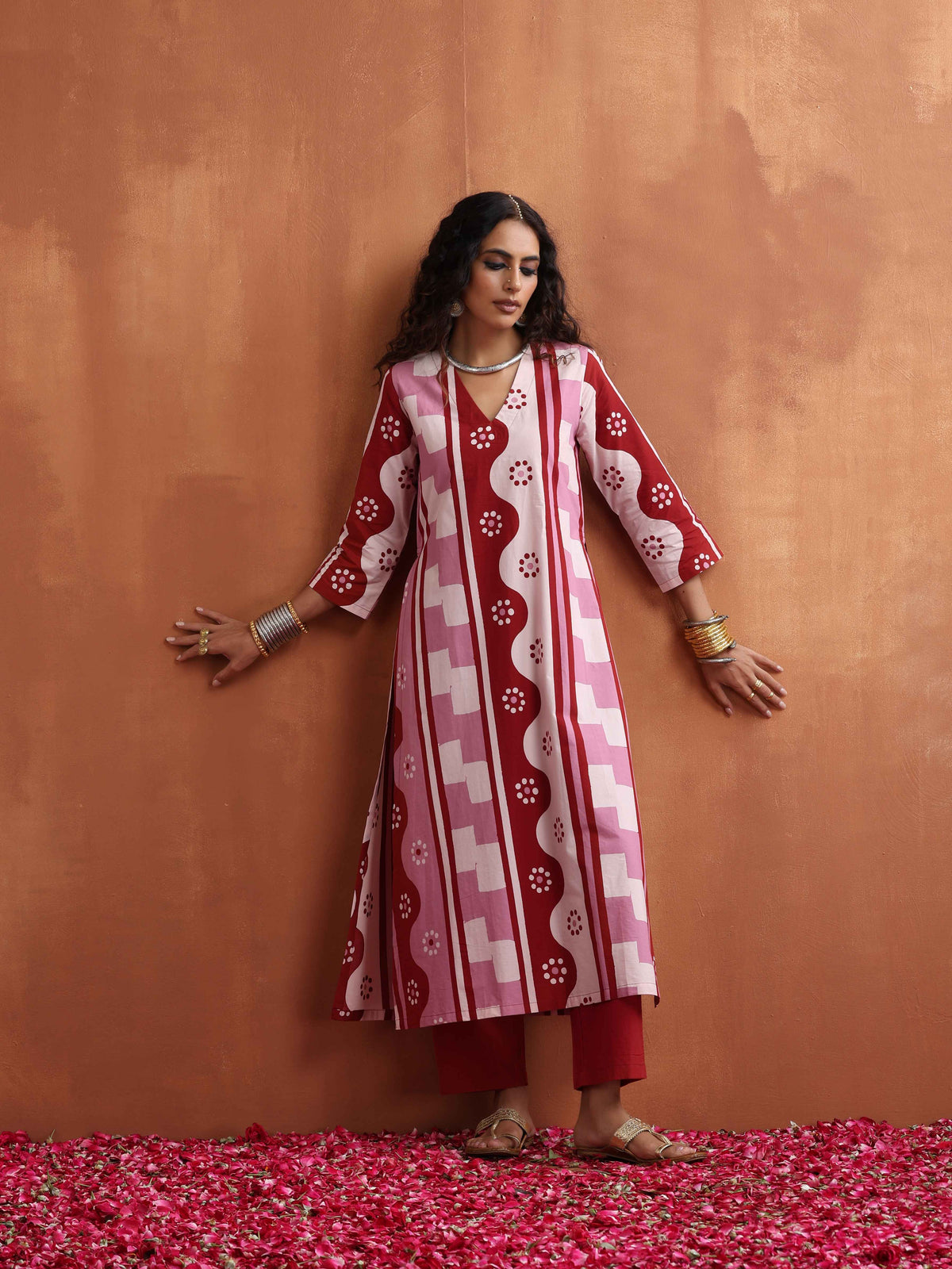 trueBrowns Pink Abstract Print High Slit Kurta Set | Grocsy