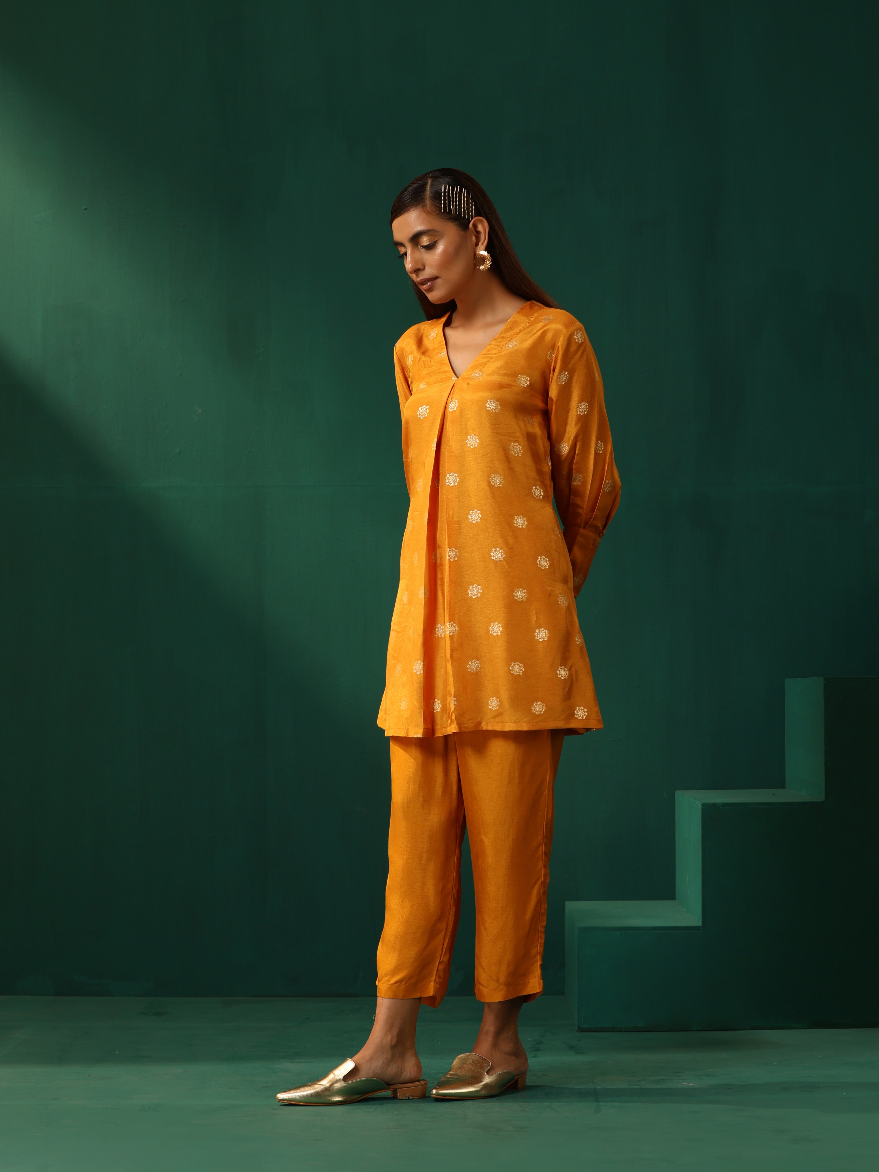 trueBrowns Mustard Geometric Floral Viscose Silk Front Pleat Co-ord Set | Grocsy