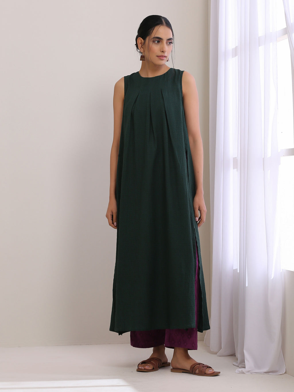 trueBrowns Dark Green Dobby Sleeveless Kurta Pant Set | Grocsy