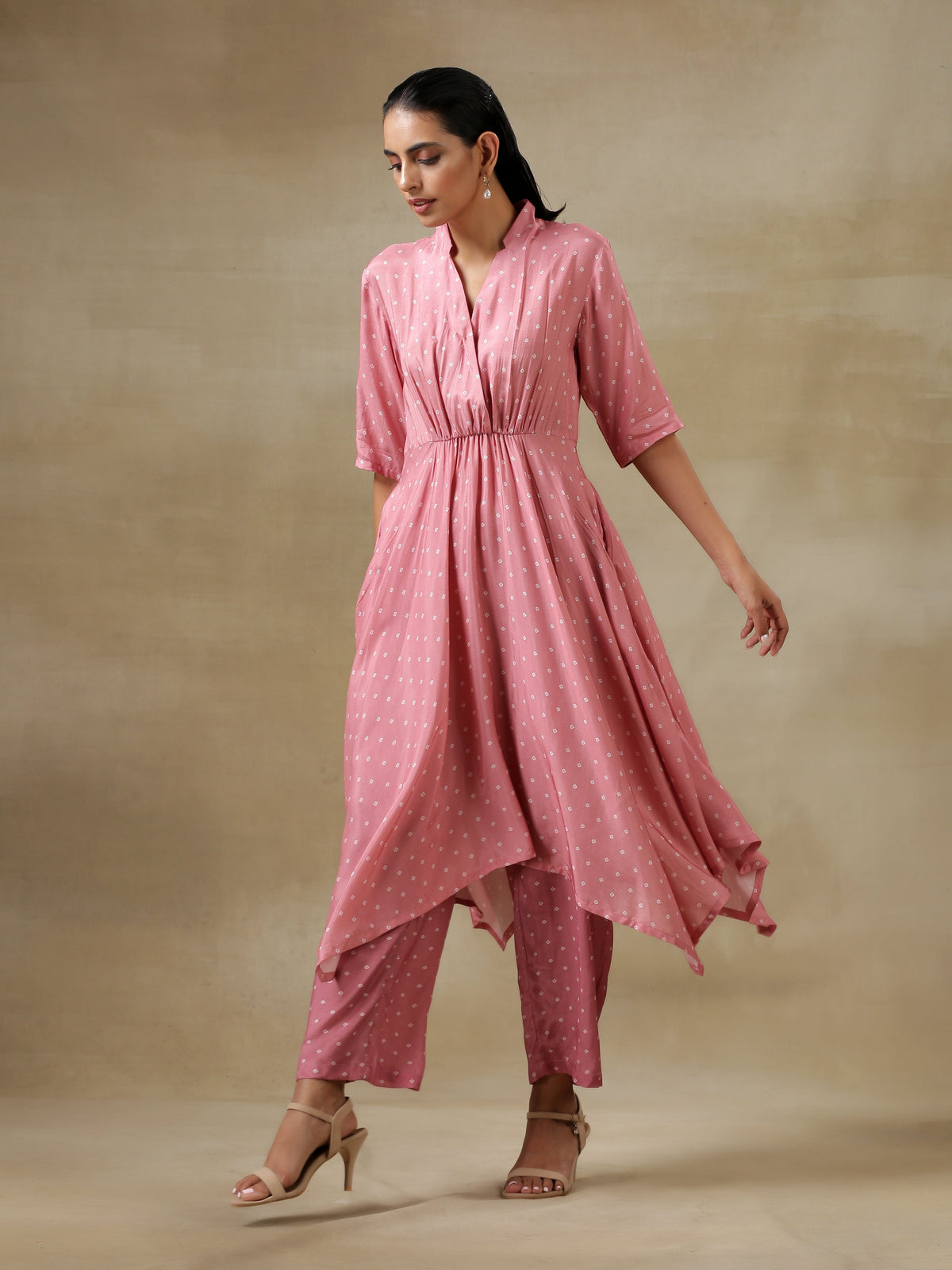 trueBrowns Light Mauve Bandhani Printed Silk Handkerchief Kurta Pant Set | Grocsy
