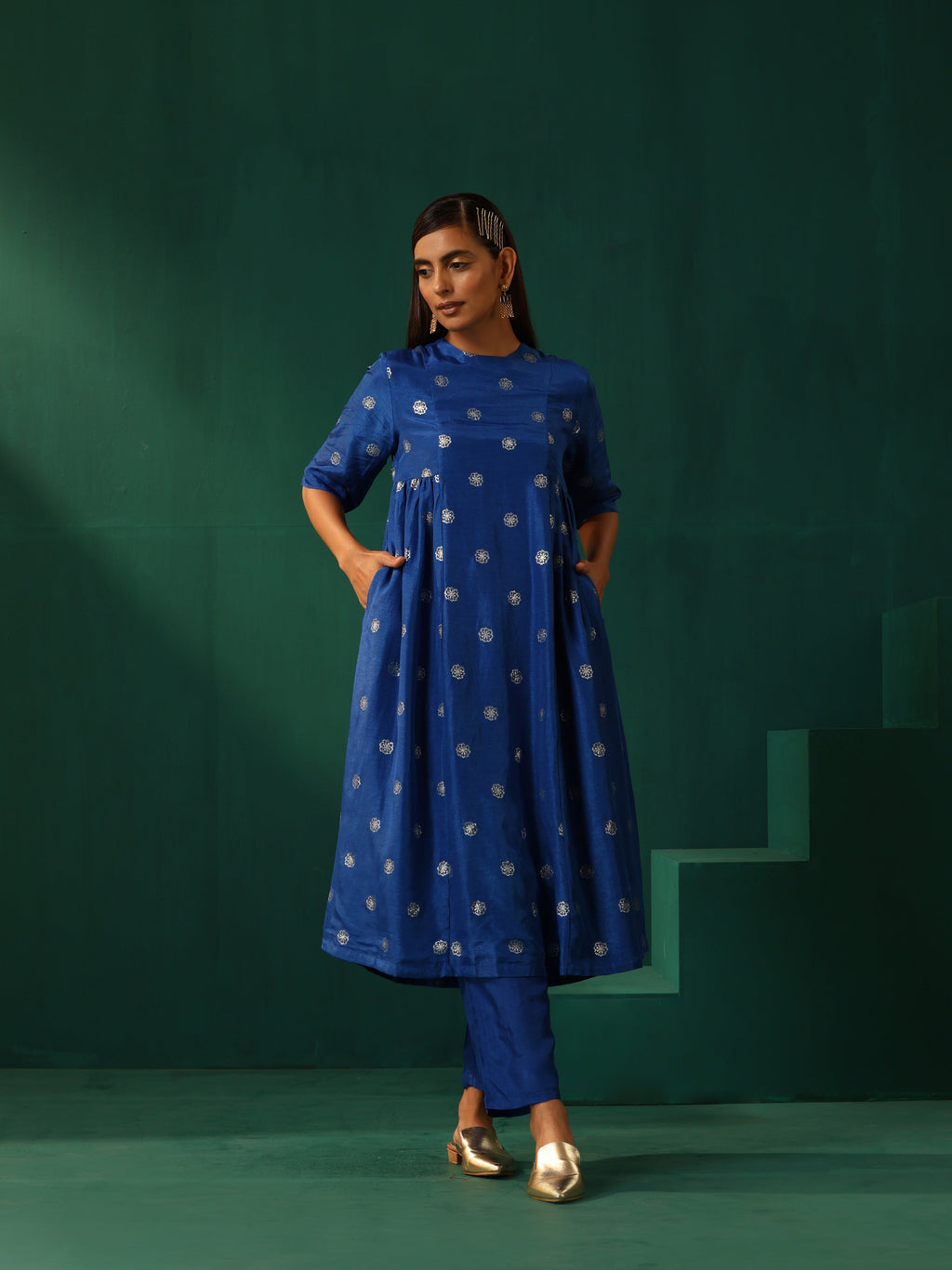 trueBrowns Royal Blue Geometric Floral Viscose Silk Side Gathered Kurta Pant Set | Grocsy