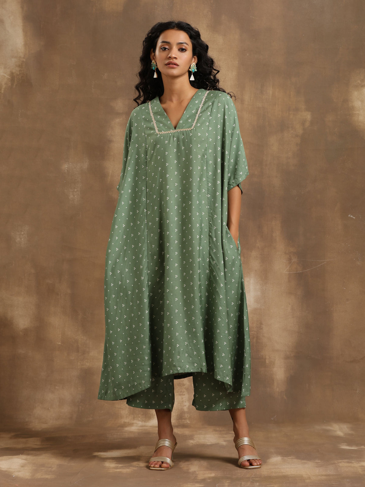 trueBrowns Light Green Bandhani Printed Silk Oversized Kurta Pant Set | Grocsy